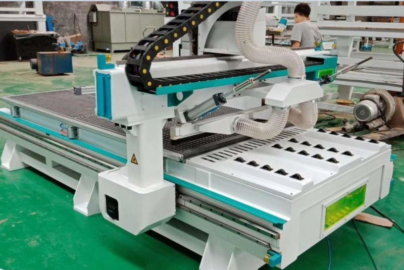 Ce UL Japan Servo 850W Motor and Syntec Control Atc CNC Router (1325)