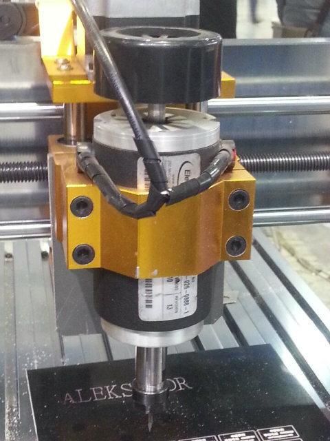 240W Spindle Motor Mini CNC Router Price (DW3020)