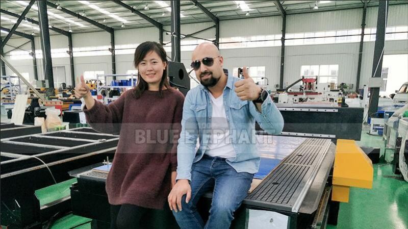 Jinan Blue Elephant 1325 Multi Rotary Device CNC Router Machine for Solid Wood Door Furniture