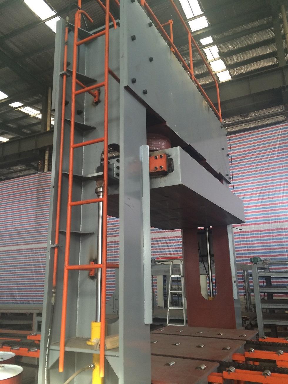 Hydraulic Press Machine 400t Cold Press for Plywood