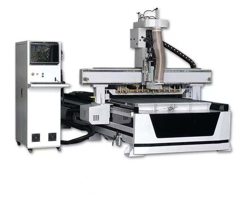 Fully Automatic CNC Cutting Machine Woodworking Machinery Straight Row of Board Type Furniture Carving Machine Tool Changer