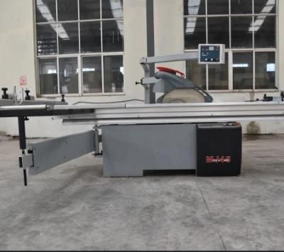 Sliding Table Saw with Scoring Blade