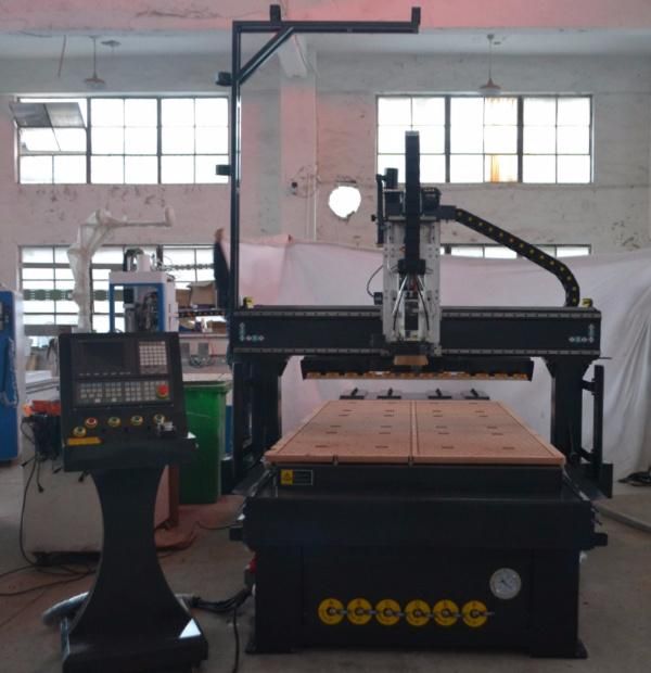 Auto Tools Changing Wood Cutting Machine CNC 1325 for Furniture/Aluminum