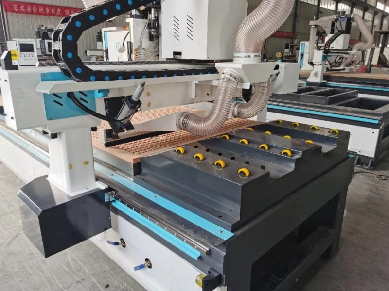 Four Heads Pneumatic Changing Cutters Wood CNC Router Machine