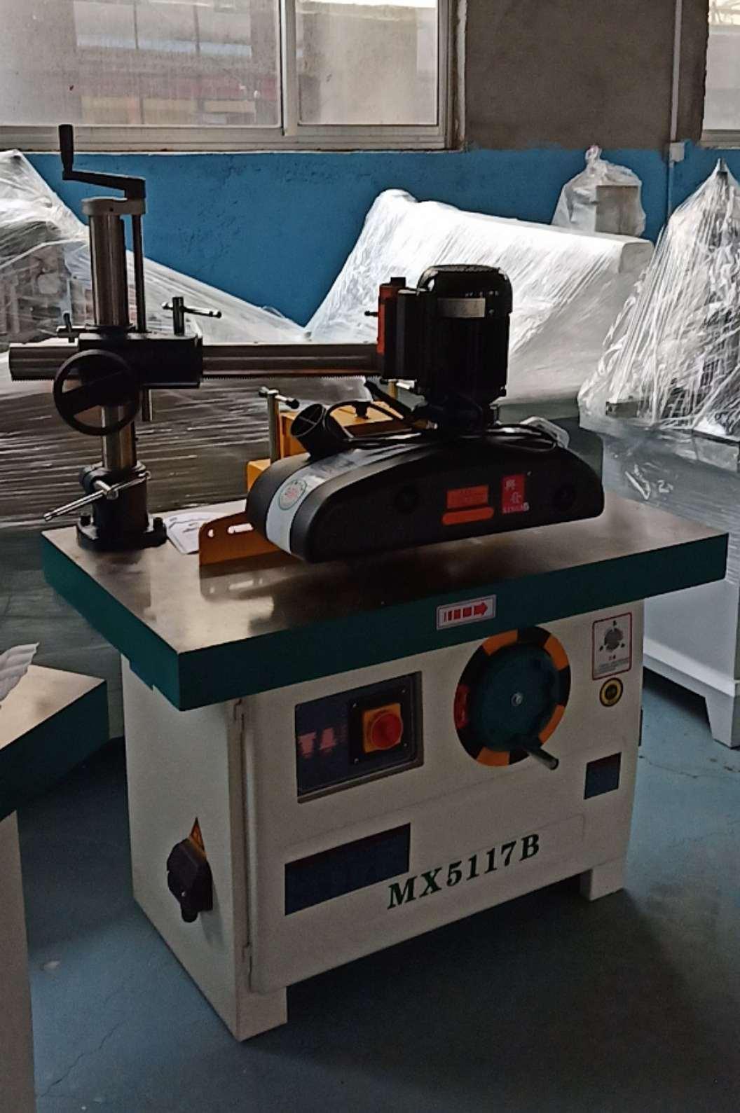 Vertical Single-Spindle Milling Machine