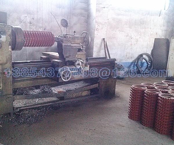 Infeed Roller for Wood Chipping Machine Infeed Rollers for Wood Chipping Machine 278
