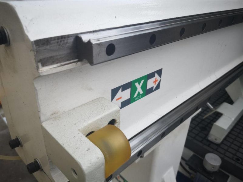 Xc400 Advanced Syntec Control System Qualified by Ce Wood Panel CNC Router for Computre Desks