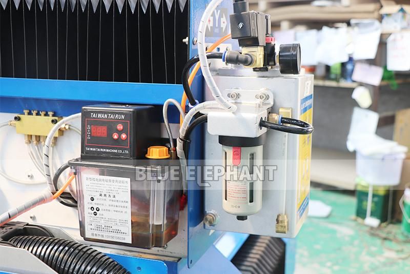 Automatic Tool Changer Woodworking Machinery with Drilling Holes for Processing Wooden Furniture