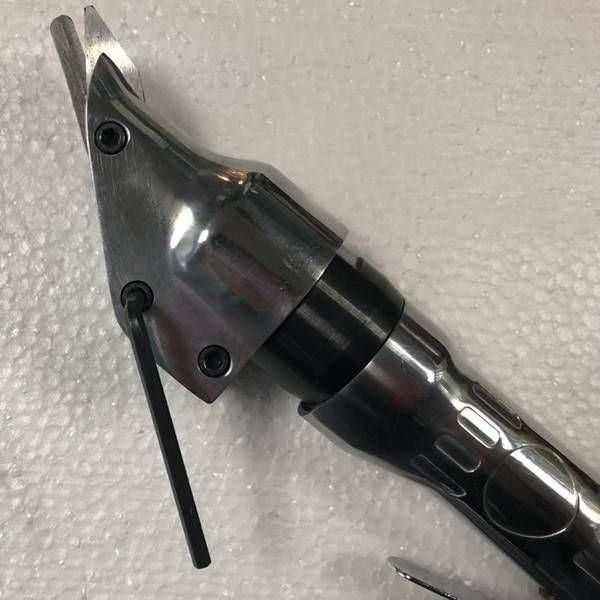 Air-Operated Scissors Straight Three-Blade Air-Operated Scissors Air-Operated Tools Air Inlet Connector: 1/4